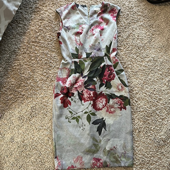 Dresses & Skirts - Grey floral Calvin Klein size 2 dress
